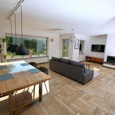 شقة Moderne, Herzliche Und Grosse Mitten Im Naturpark